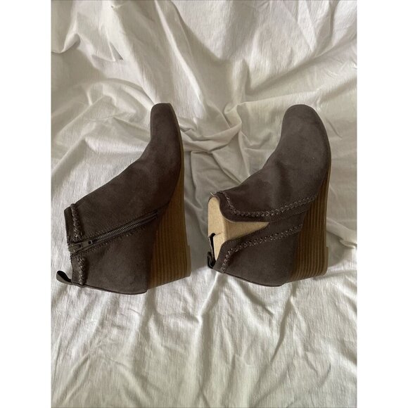 Brown Suede Ankle Booties With Side Zipper & Stacked Heel By AVA & VIV Size 8W - Picture 8 of 9